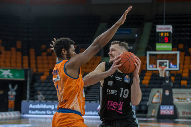 雷霆在防守 雷霆在防守