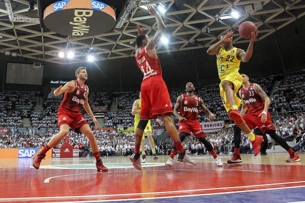 下凭借犀利 下凭借犀利